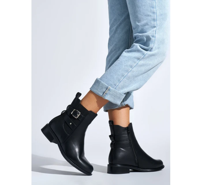 Designové černé kotníčkové boty dámské na plochém podpatku Designové černé kotníčkové boty dámské na plochém podpatku