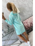 Šaty s kapucí v mátové barvě