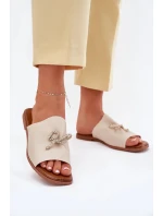 Dámské pantofle na nízkém podpatku s ozdobným vázáním – béžové Norela Dámské pantofle na nízkém podpatku s ozdobným vázáním – béžové Norela