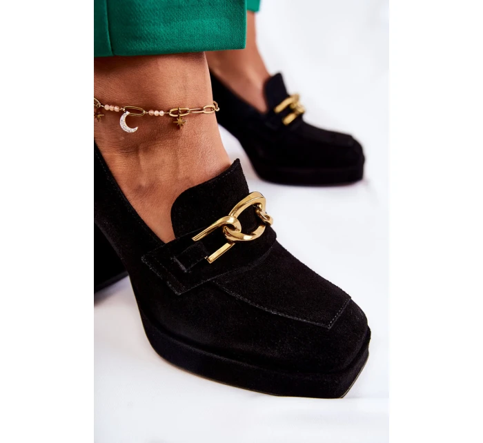 Semišové lodičky s ozdobným řetízkem model 21593258 černá - Laura Messi