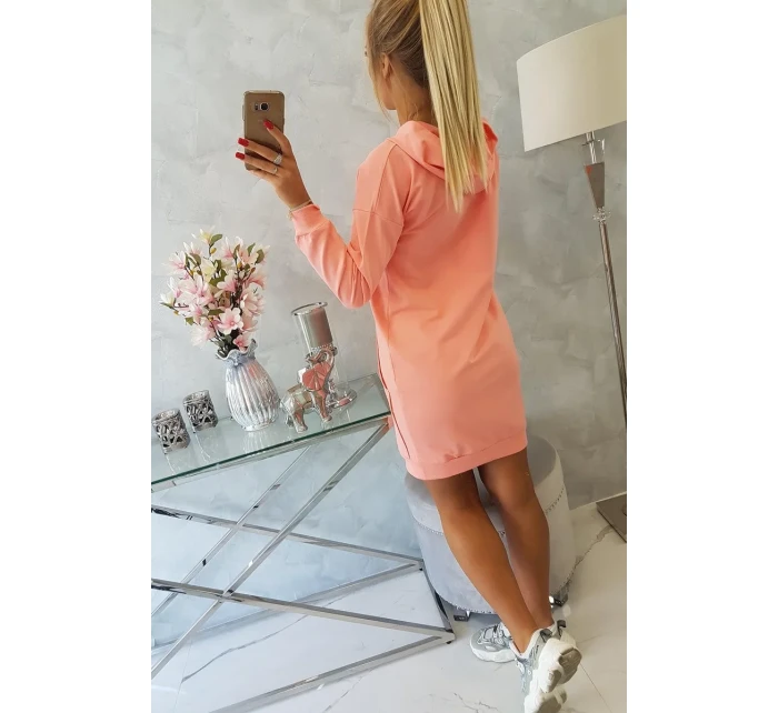 Meruňkové šaty s kapucí Meruňkové šaty s kapucí