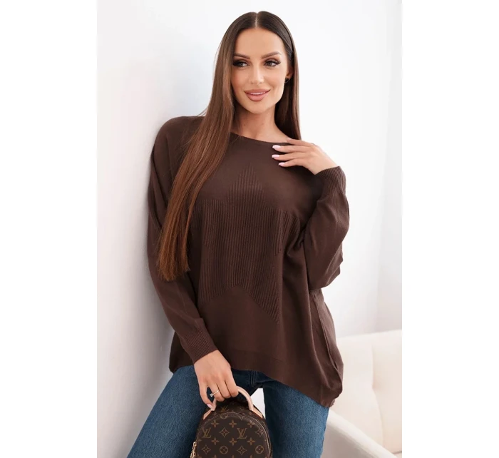 Dámský svetr s delším zadním dílem a  hnědý model 21731266 - K-Fashion