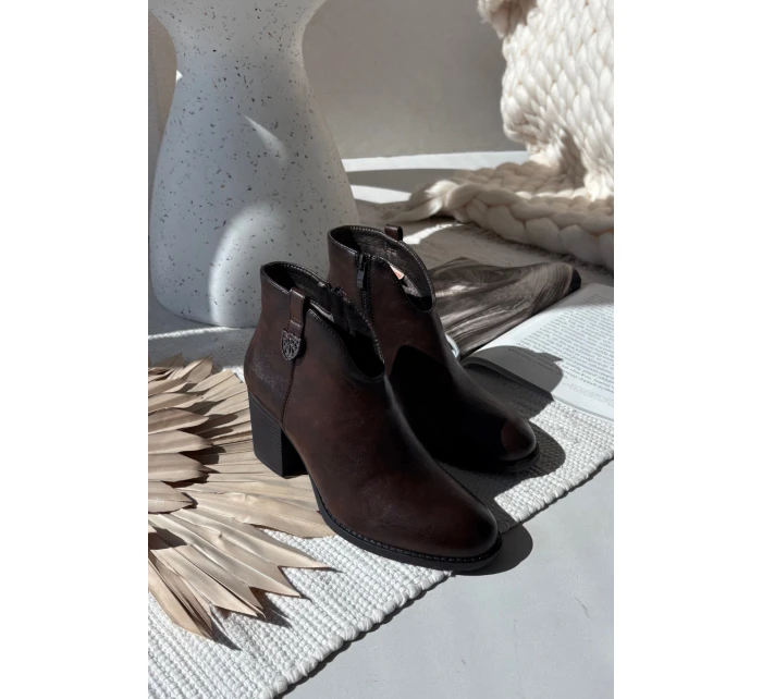 Zateplené dámské kotníkové boty na vysokém podpatku z eko kůže čokoládové talianské