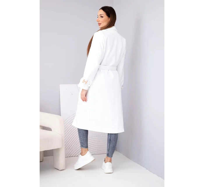 Dámský kabát s páskem a zlatými přezkami ecru
