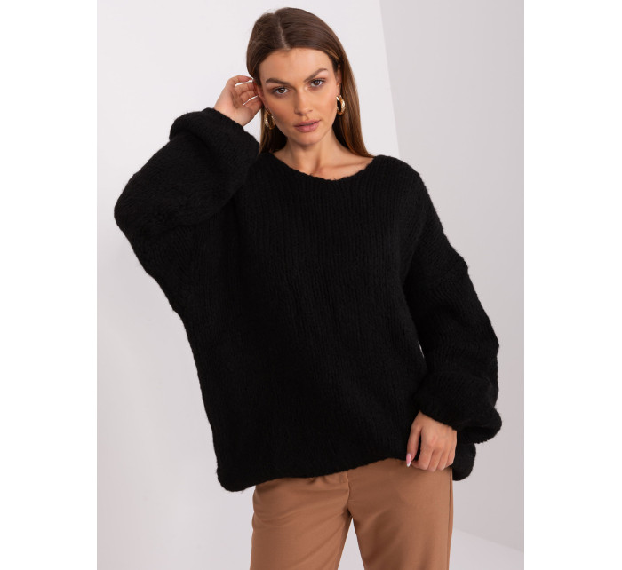 Černý pletený svetr s výstřihem z RUE PARIS