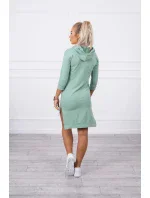 Šaty s delšími zády a barevným potiskem tmavě mátové barvy Šaty s delšími zády a barevným potiskem tmavě mátové barvy