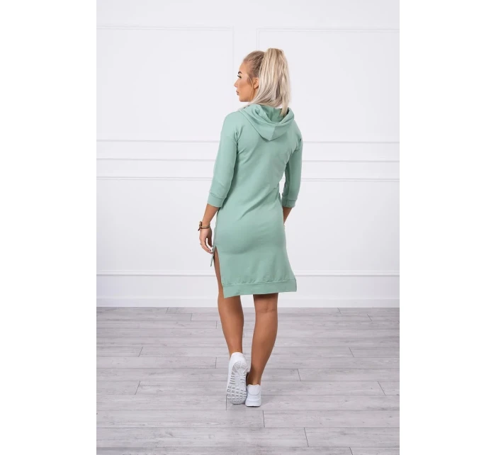 Šaty s delšími zády a barevným potiskem tmavě mátové barvy Šaty s delšími zády a barevným potiskem tmavě mátové barvy