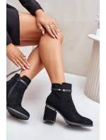 Zateplené dámské boty na podpatku s ozdobným páskem černé model 21675634 - VINCEZA