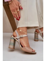 Kožené elegantní sandály na podpatku tmavě béžové model 21685342 - Laura Messi Kožené elegantní sandály na podpatku tmavě béžové model 21685342 - Laura Messi