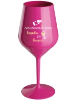 OCHUTNÁVÁM ŽIVOT KAPKU PO KAPCE - růžová nerozbitná sklenice na víno 470 ml