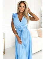 Světle modré dámské plisované midi šaty s výstřihem a volánky model 21819828 - numoco basic Světle modré dámské plisované midi šaty s výstřihem a volánky model 21819828 - numoco basic