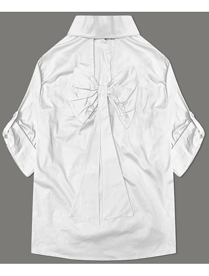 Bílá košile s ozdobnou mašlí na zádech model 20082439 - MADE IN ITALY Bílá košile s ozdobnou mašlí na zádech model 20082439 - MADE IN ITALY