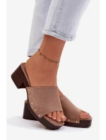 Dámské pantofle na klínku s zlatými sponami tmavě béžové Davessa