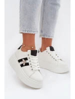 Dámské tenisky na platformě s bílým přívěskem Palvessa Dámské tenisky na platformě s bílým přívěskem Palvessa