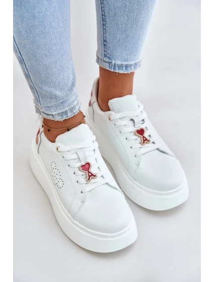 Kožené Dámské Tenisky Na Platformě S Broží A Ozdobným Květinou Bílé Kožené Dámské Tenisky Na Platformě S Broží A Ozdobným Květinou Bílé