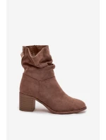 Dámské kotníkové boty s nařasením na podpatku model 21713502 hnědé - S.Barski