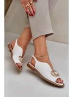 Kožené Sandály Na Plochém Podpatku S Dekorací Světle Béžové model 21685328 - Laura Messi Kožené Sandály Na Plochém Podpatku S Dekorací Světle Béžové model 21685328 - Laura Messi