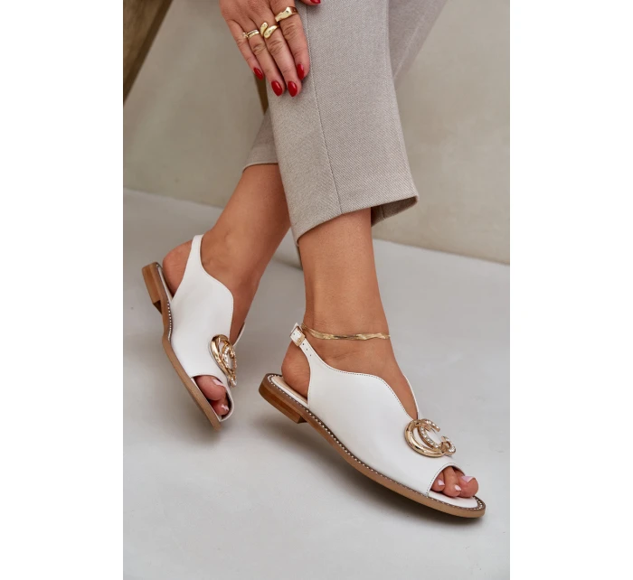 Kožené Sandály Na Plochém Podpatku S Dekorací Světle Béžové model 21685328 - Laura Messi Kožené Sandály Na Plochém Podpatku S Dekorací Světle Béžové model 21685328 - Laura Messi