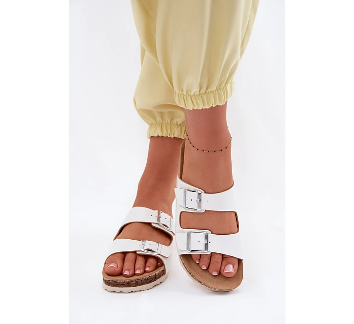 Dámské pantofle s přezkami model 22094917 Bílé - Inblu Dámské pantofle s přezkami model 22094917 Bílé - Inblu