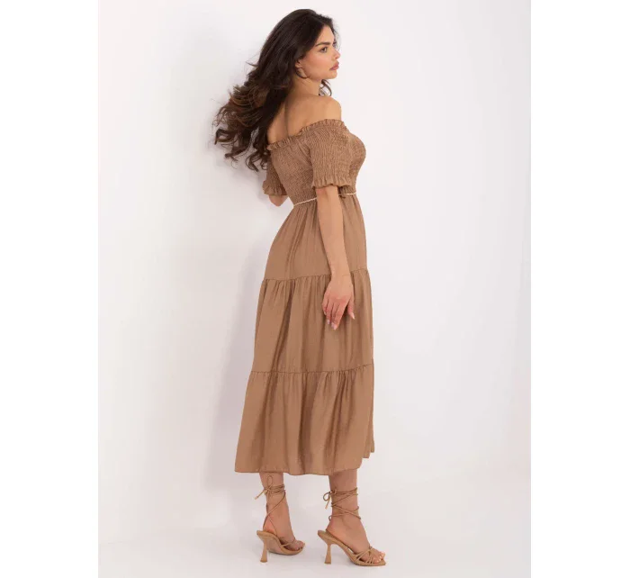 Sukienka MI SK model 21191007 camelowy - FPrice Sukienka MI SK model 21191007 camelowy - FPrice