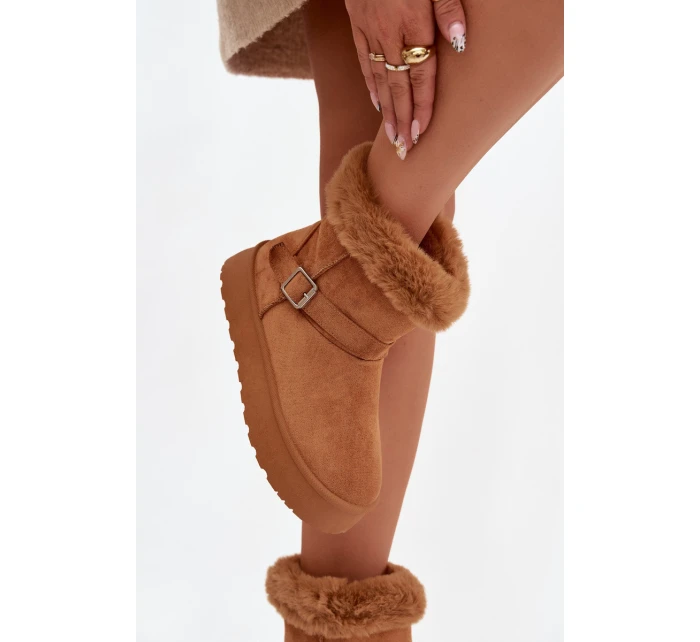 sněhule na platformě s přezkou a kožešinou Camel model 21821884 - Boto sněhule na platformě s přezkou a kožešinou Camel model 21821884 - Boto