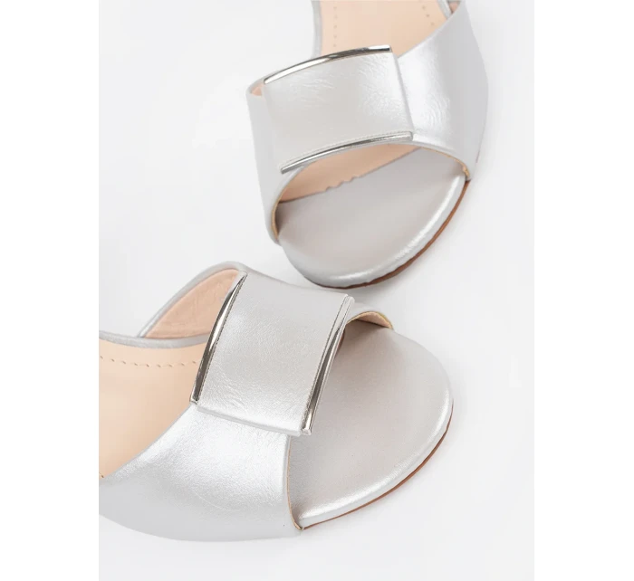 Pohodlné stříbrné  sandály dámské na širokém podpatku