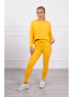 Souprava s oversize halenkou hořčicové barvy Souprava s oversize halenkou hořčicové barvy