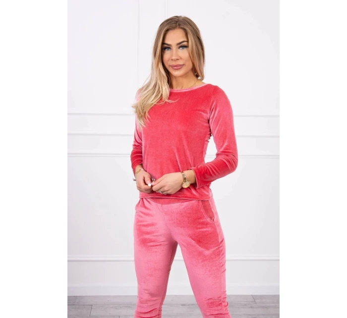 Velurová souprava s řasením na zadní straně malinová Velurová souprava s řasením na zadní straně malinová