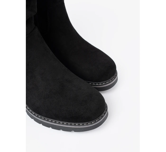 Klasické dámské černé kotníčkové boty na plochém podpatku Klasické dámské černé kotníčkové boty na plochém podpatku