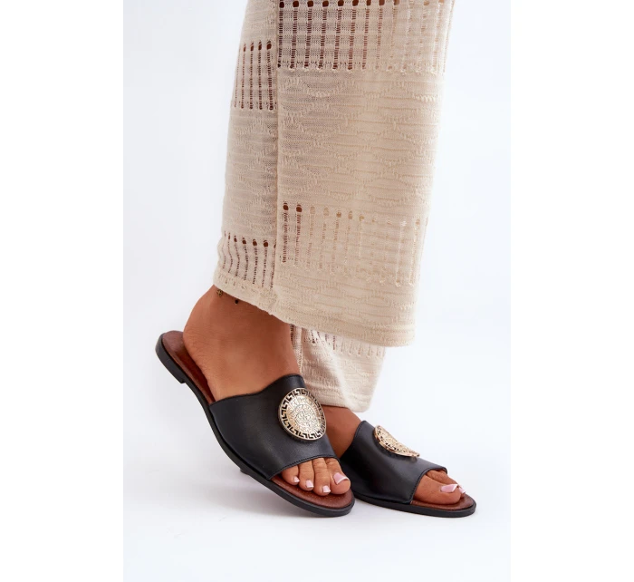 model 21665471 Kožené Žabky Na Ploché Podrážce S Ozdobou Černé - Zazoo model 21665471 Kožené Žabky Na Ploché Podrážce S Ozdobou Černé - Zazoo