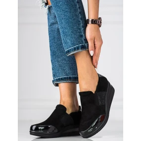 Designové  tenisky dámské černé na klínku