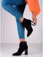 Klasické kotníčkové boty dámské černé na širokém podpatku Klasické kotníčkové boty dámské černé na širokém podpatku