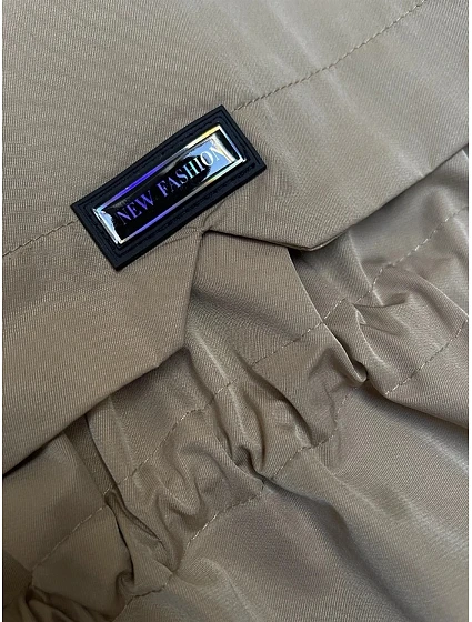 Bunda parka ve světlé khaki barvě s ozdobnou podšívkou (3) model 19709897 - BH FOREVER Bunda parka ve světlé khaki barvě s ozdobnou podšívkou (3) model 19709897 - BH FOREVER
