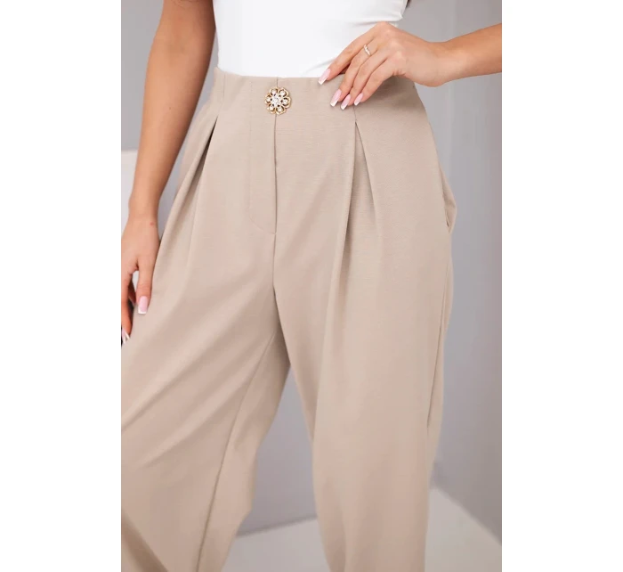 Dámské bavlněné kalhoty s vysokým pasem a ozdobným knoflíkem béžové