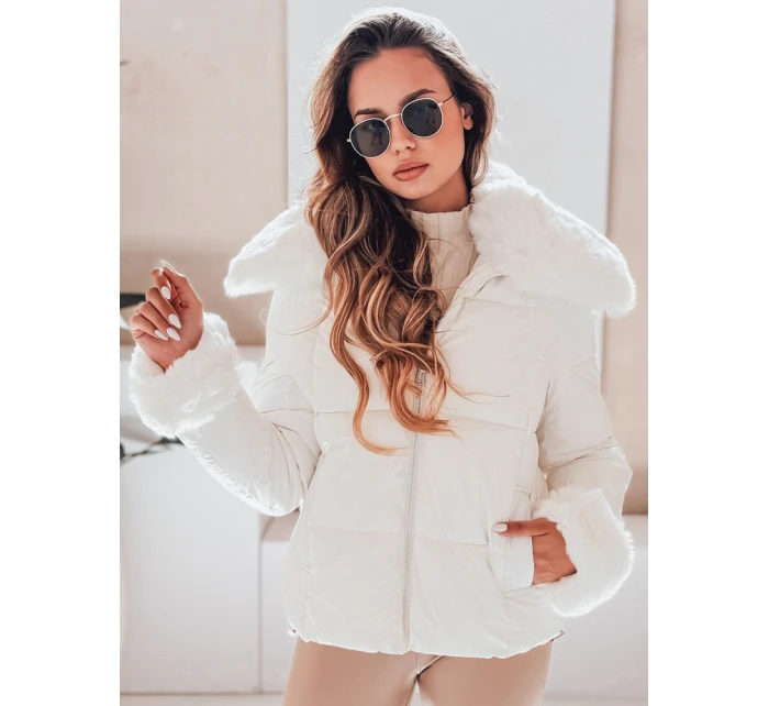 Dámská prošívaná krátká bunda s kožešinou bílá Dstreet model 21991222 - FashionStreet