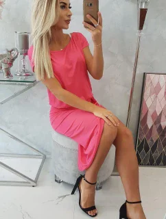 Asymetrické fuchsiové šaty