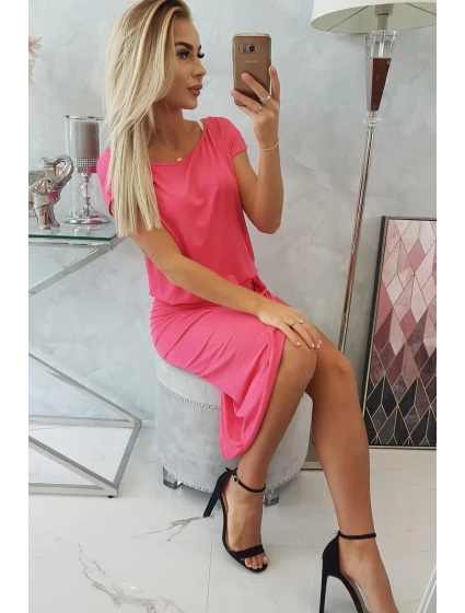 Asymetrické fuchsiové šaty Asymetrické fuchsiové šaty