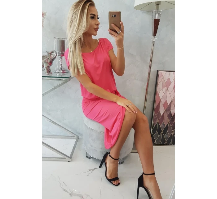 Asymetrické fuchsiové šaty Asymetrické fuchsiové šaty