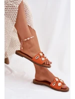 Dámské Pantofle Na Plochém Podpatku Se Zlatými Přívěsky Oranžové model 21699012 - Boto Dámské Pantofle Na Plochém Podpatku Se Zlatými Přívěsky Oranžové model 21699012 - Boto