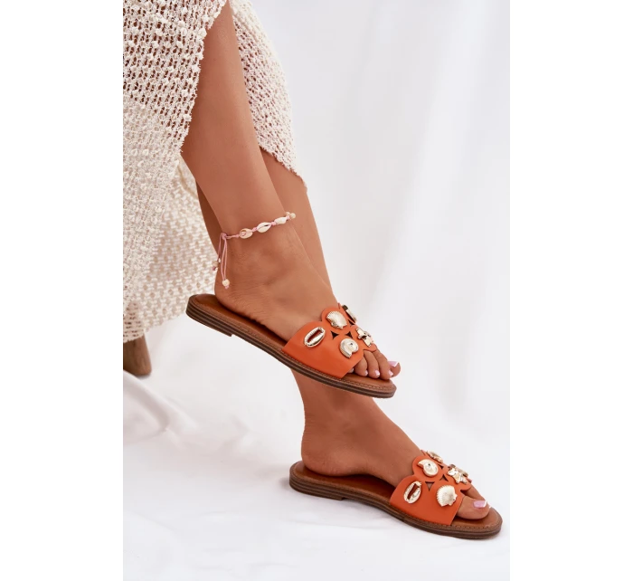 Dámské Pantofle Na Plochém Podpatku Se Zlatými Přívěsky Oranžové model 21699012 - Boto Dámské Pantofle Na Plochém Podpatku Se Zlatými Přívěsky Oranžové model 21699012 - Boto