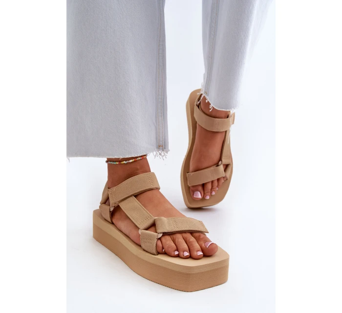 Dámské sandály na platformě béžové model 21654501 - Boto Dámské sandály na platformě béžové model 21654501 - Boto