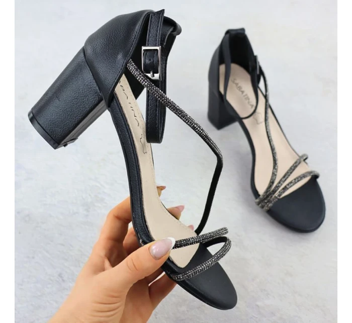 Dámské ažurové sandály béžové model 21904482 - Sabatina