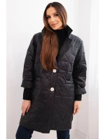 Dámská bunda Plus Size prošívaná s ozdobnými knoflíky a límcem černá Dámská bunda Plus Size prošívaná s ozdobnými knoflíky a límcem černá