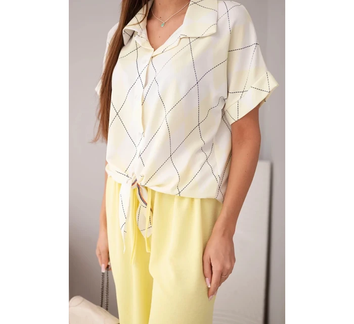 Dámský komplet viskózová košile s vázáním a kalhoty s gumou žlutý Dámský komplet viskózová košile s vázáním a kalhoty s gumou žlutý