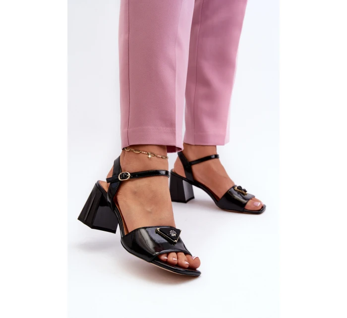 Elegantní Lakované Sandály Na Podpatku Černé D&A MR38-660 Elegantní Lakované Sandály Na Podpatku Černé D&A MR38-660