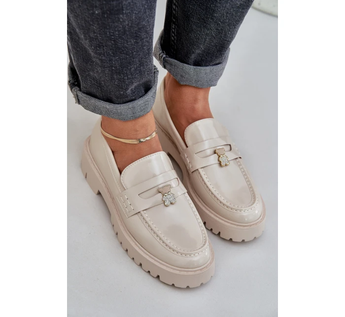 Lakované dámské mokasíny s ozdobnou  béžové model 21684872 - Boto