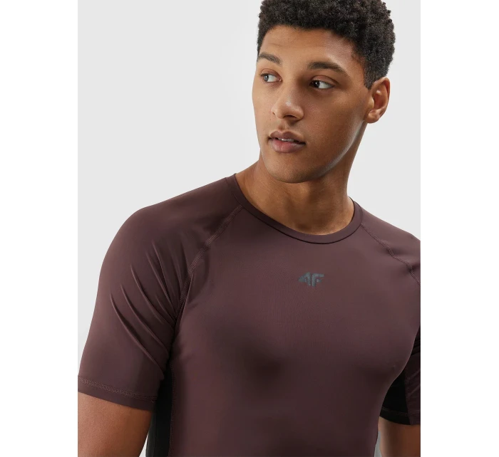 Pánské sportovní rychleschnoucí tričko 4F - hnědé Pánské sportovní rychleschnoucí tričko 4F - hnědé