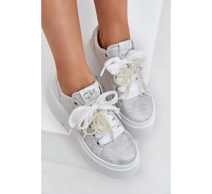 Kožené sneakersy na platformě model 21683567 stříbrné - CheBello