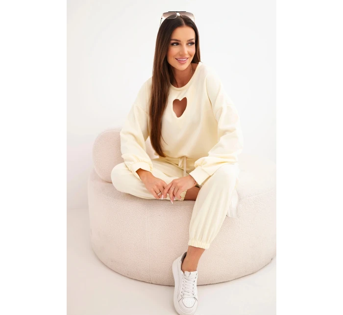 Dámský komplet máslíčko s výřezem ve tvaru srdce žlutý