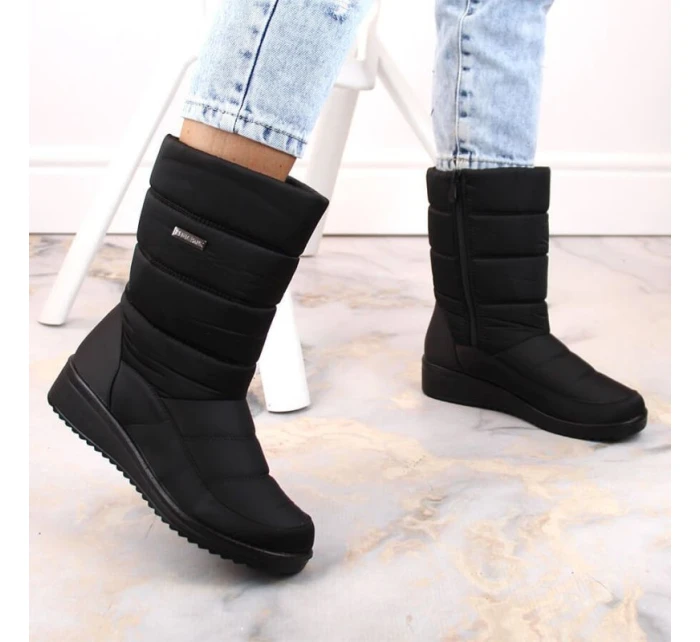 Sněhule vysoké Novinky W EVE436A černá